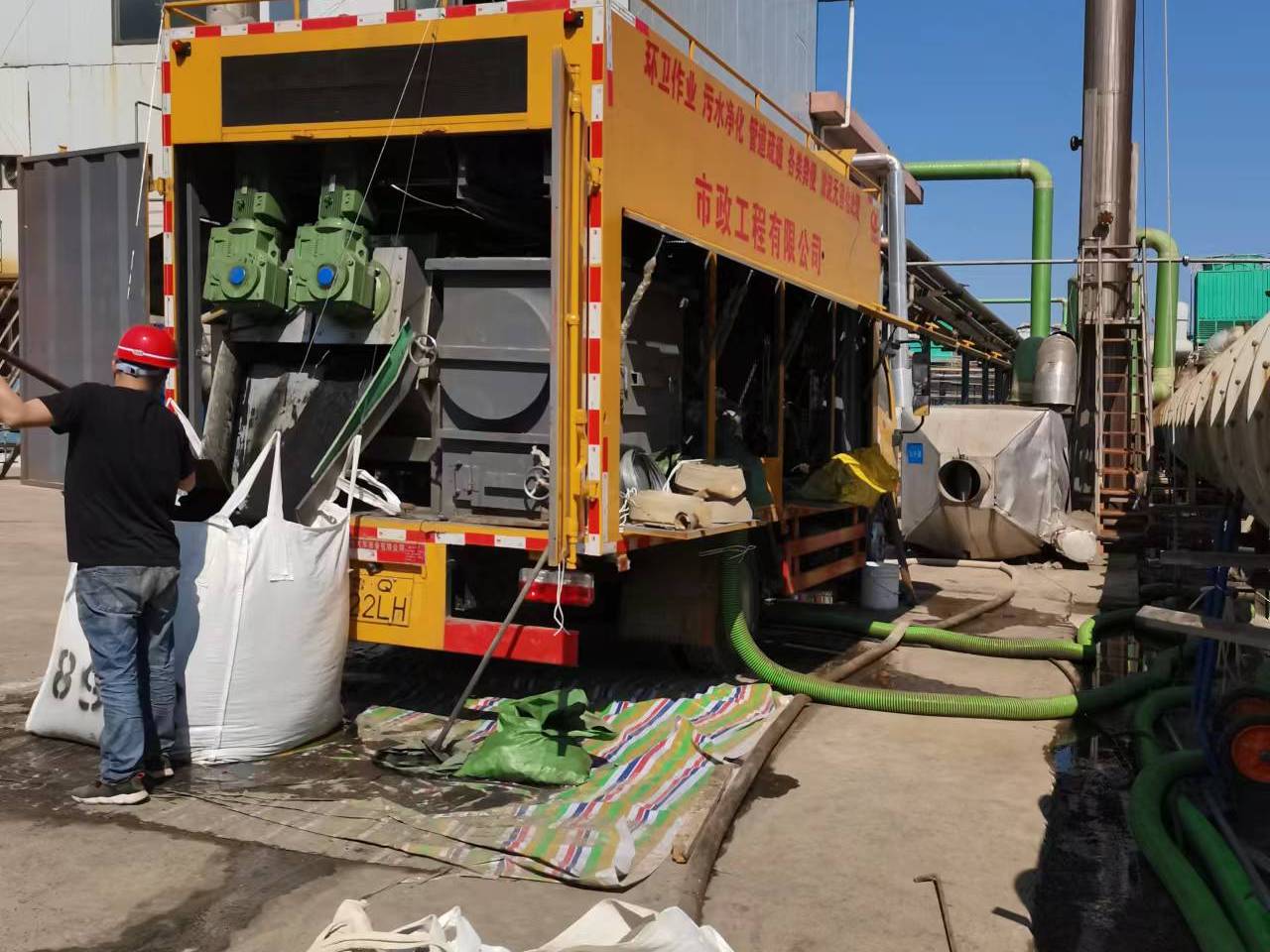 安远淤泥压干处理