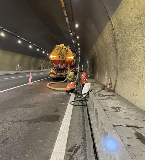 安远隧道排水渠清淤